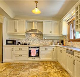 3 bedroom villa with pool, near Acharavi, sleeps 8